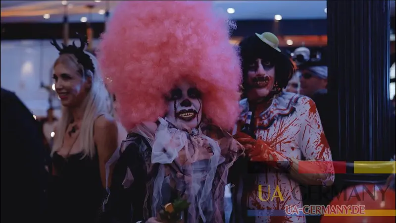 2. Креативна декорація в "Halloween Total Eclipse" у Hotel Zoo